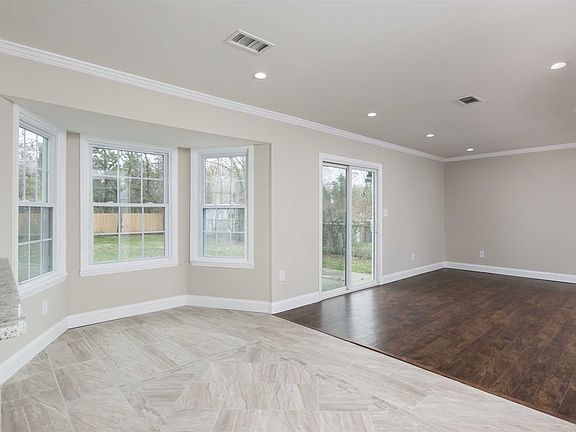 5th image of 15 Victoria Cir