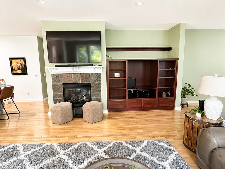 220 246th Ct NE — Photo 8