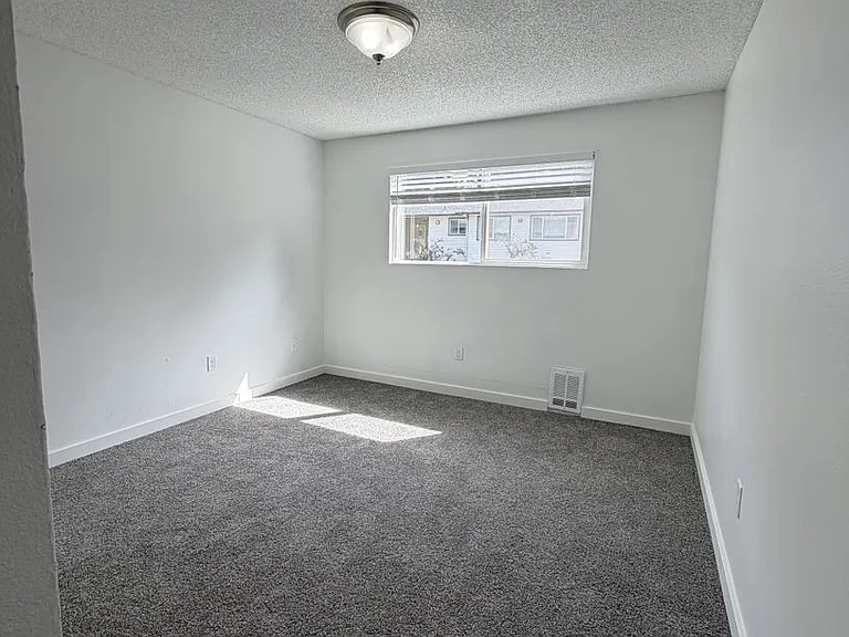 Interlakken Apartments — Photo 7
