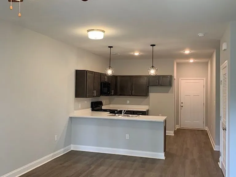 1713 Springhill Dr #B — Photo 5