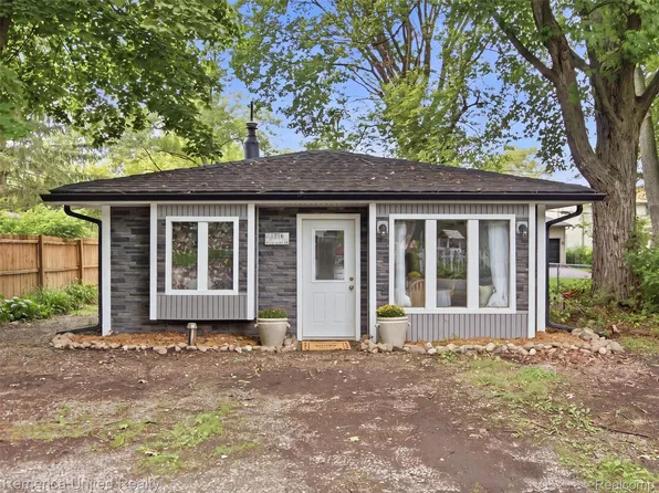 1516 Paramount St, Novi, MI 48377