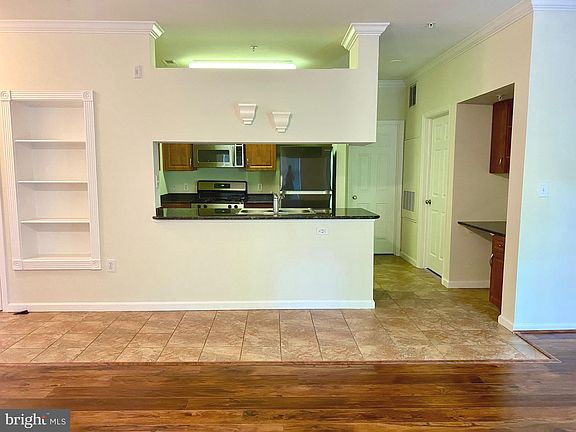 4th image of 12108 Garden Grove Cir Unit 204