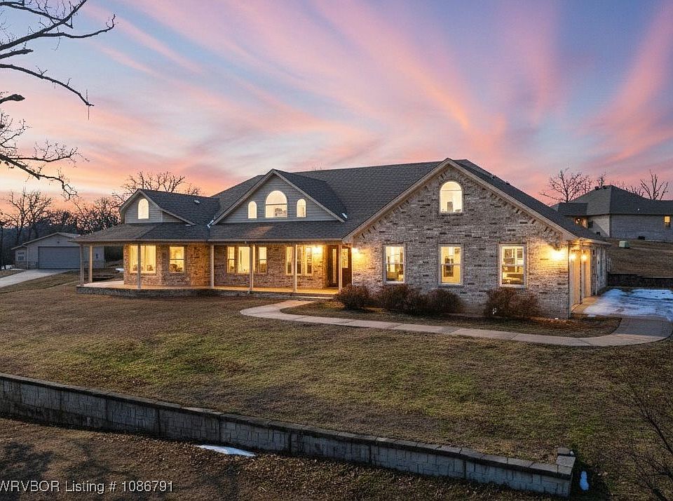 1st image of 2112 Lisa Ln