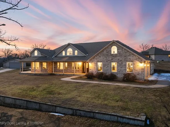 2112 Lisa Ln, Van Buren, AR 72956