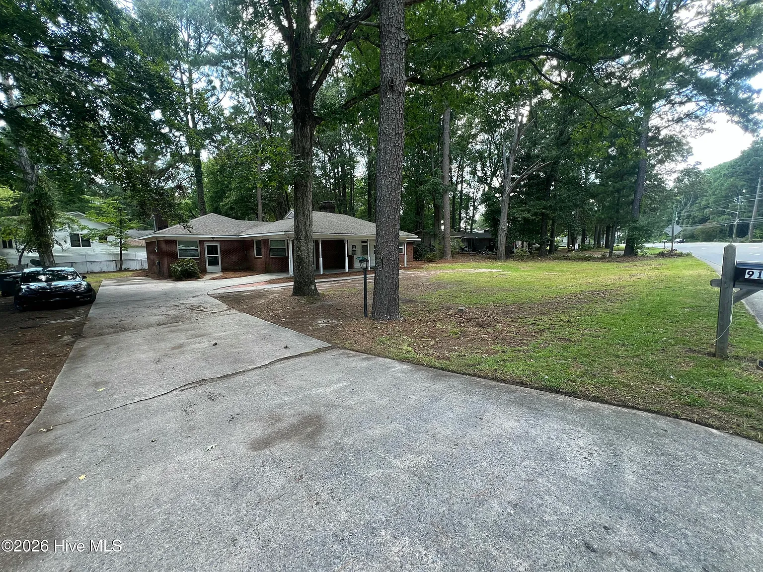 3 bed, 2.5 bath, $1,975 — Photo 2
