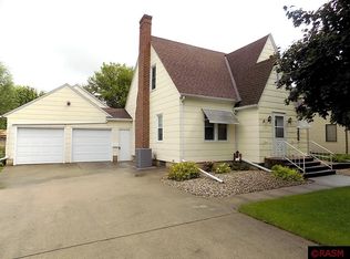 18 3rd St NE, Fairfax, MN 55332
