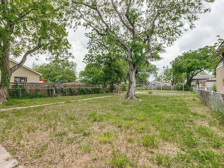 142 Helena St — Photo 22