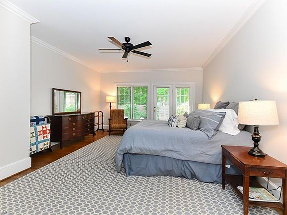 3rd image of 5 Barrington Dr