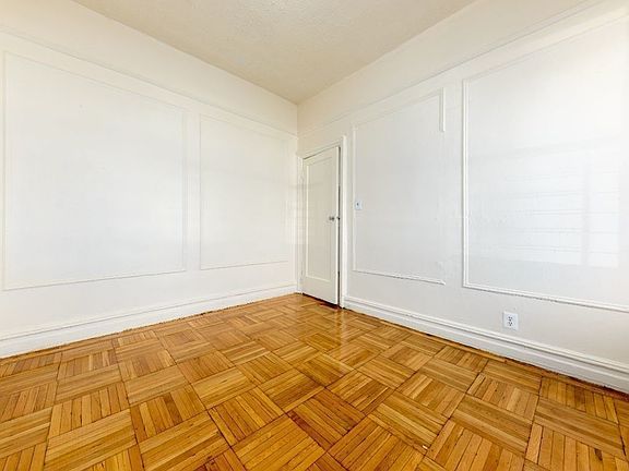 4th image of 370 E 31st St APT 3I