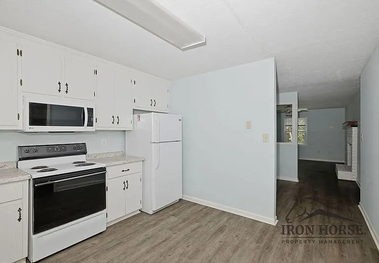 126 Greenwood Dr #A — Photo 8
