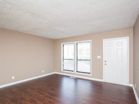 5th image of 1535 Springwood Dr SE APT A