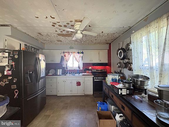 5th image of 38 Camden Ave