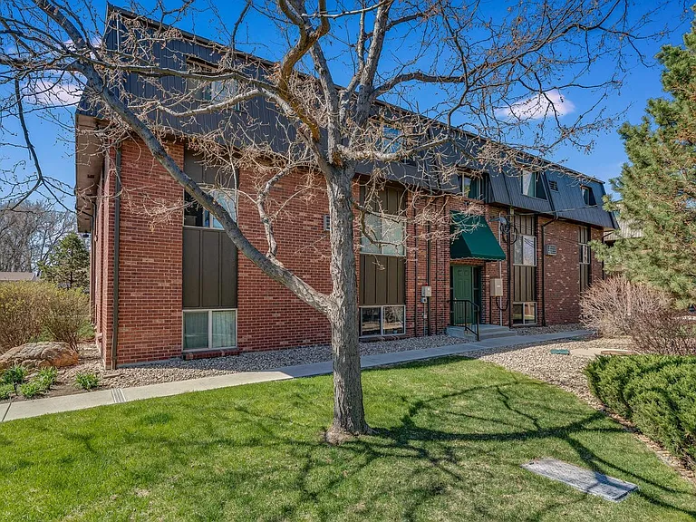 Woodridge Apartments — Photo 57