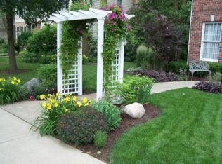 930 Winslow Cir, Glen Ellyn, IL 60137