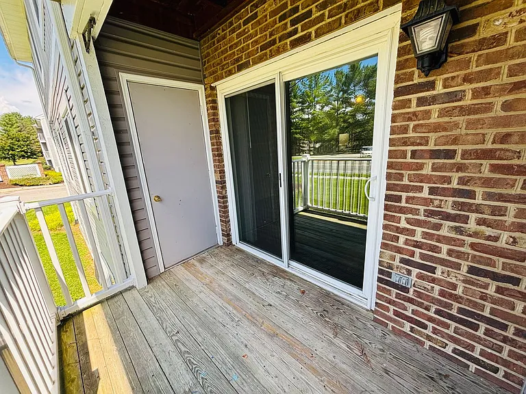 1203G University Ter — Photo 17