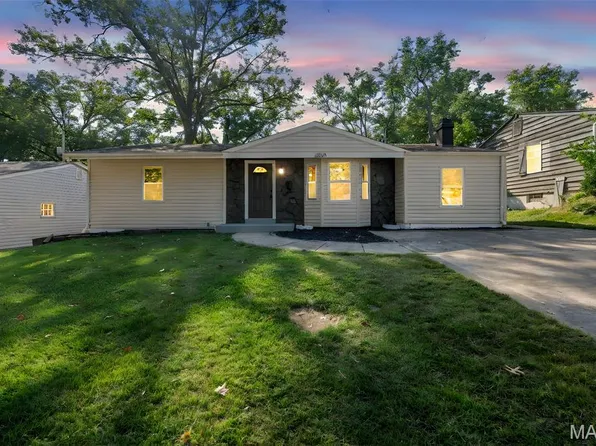 6870 Foxcroft Dr, Saint Louis, MO 63123
