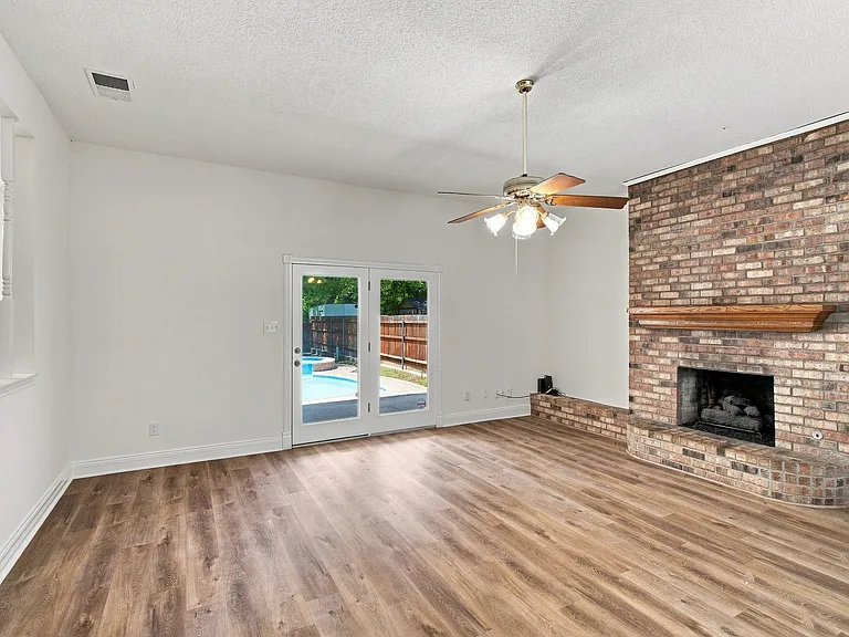 1205 Shannon Ln — Photo 26