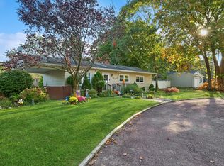 22 Jane St, Selden, NY 11784