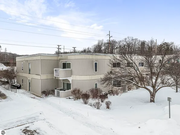 124 Beech St, Traverse City, MI 49684