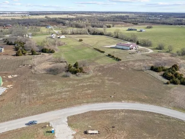 3 217th Ter, Spring Hill, KS 66083