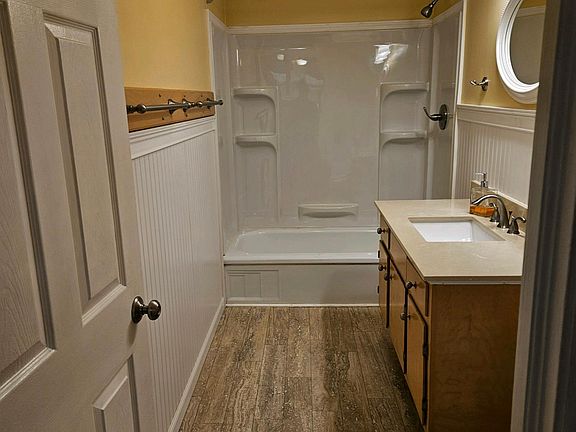 5th image of 73 Davis Ave #2