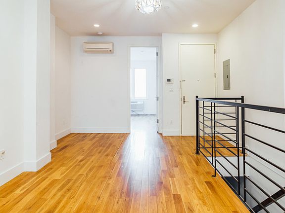 5th image of 588 Myrtle Ave #1001