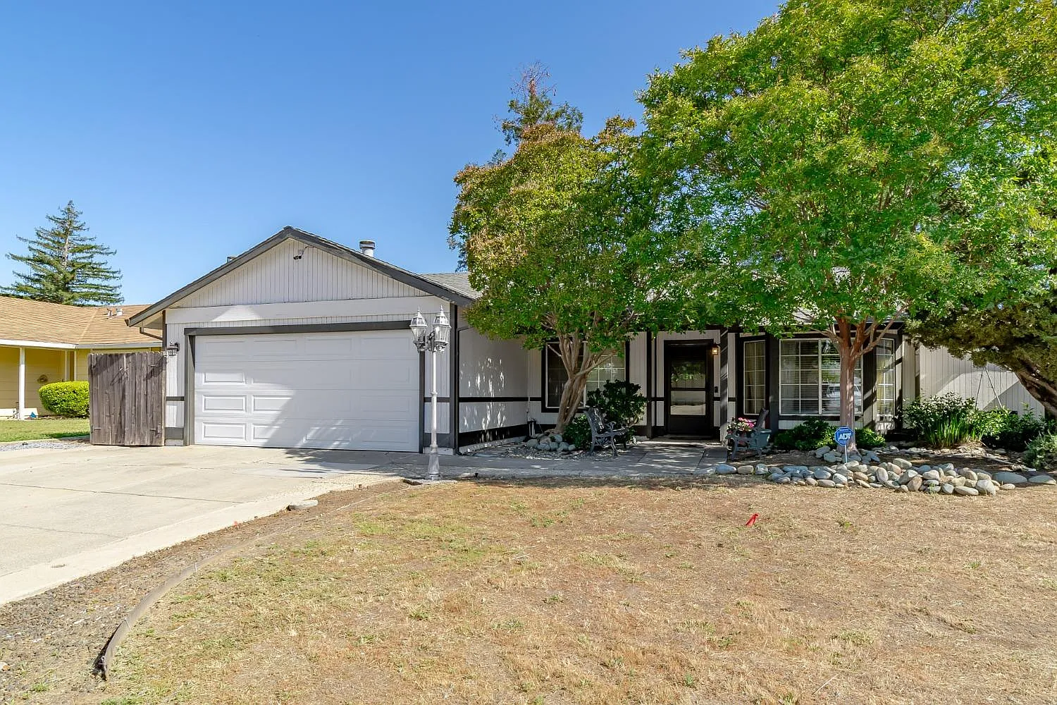 6 Dempster Ct photo 1