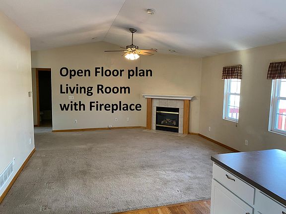 3rd image of 1567 Surrey Dr