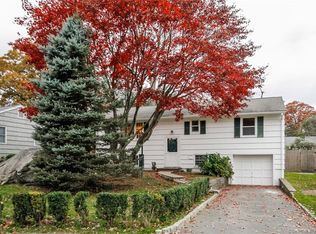 21 Donohue Dr, Norwalk, CT 06851