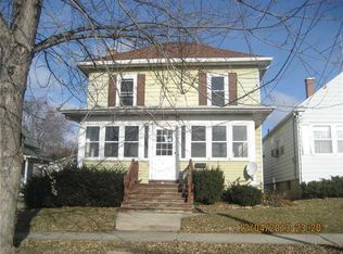 137 W Butler St, Manchester, IA 52057