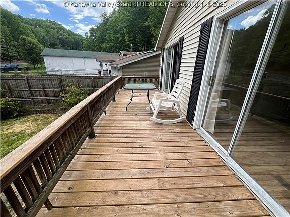 3rd image of 1810 Oakhurst Dr