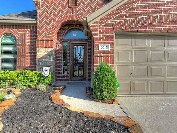 Notice the stone accents!