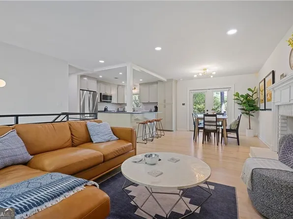 677 Hillandale Cir, Marietta, GA 30064