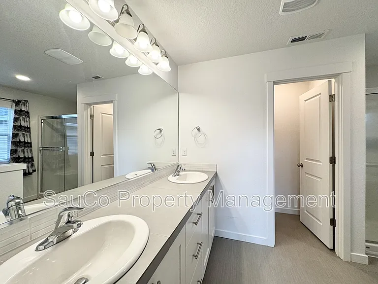 1248 S 28th Ter — Photo 15