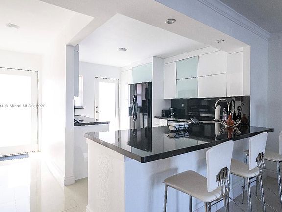 4th image of 1175 Miami Gardens Dr #410