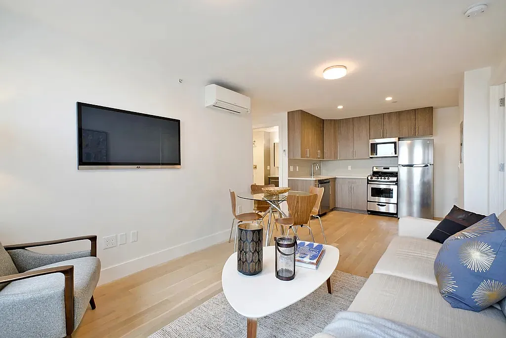 4 bed, 1.5 bath, 1100 sqft, $860 — Photo 3