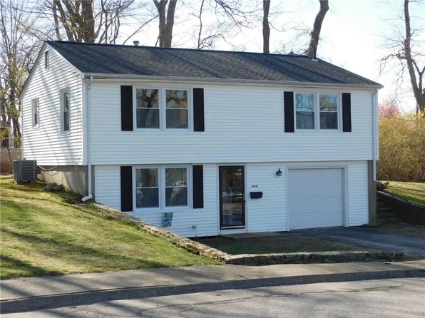 20 Vanderbilt Ter, Coventry, RI 02816