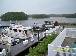 557 Pond St, Wakefield, RI 02879