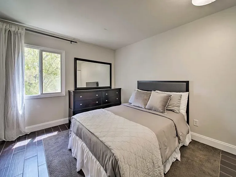3327 S Poplar St — Photo 20
