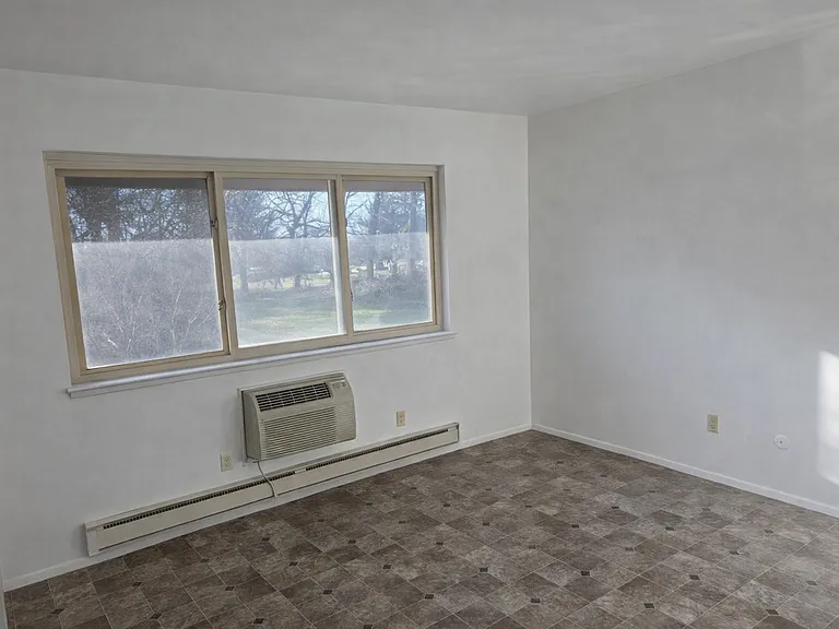 7740 Hazelcrest Dr — Photo 6