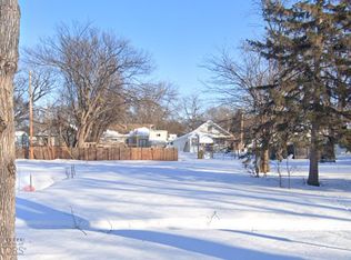 308 13th St S, Moorhead, MN 56560