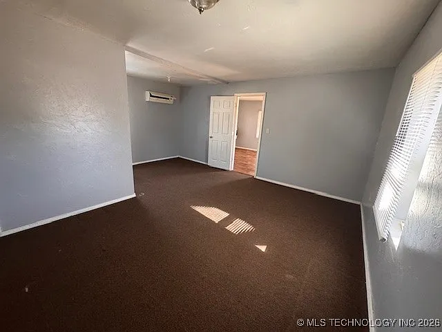 321 S Oak Ave — Photo 3