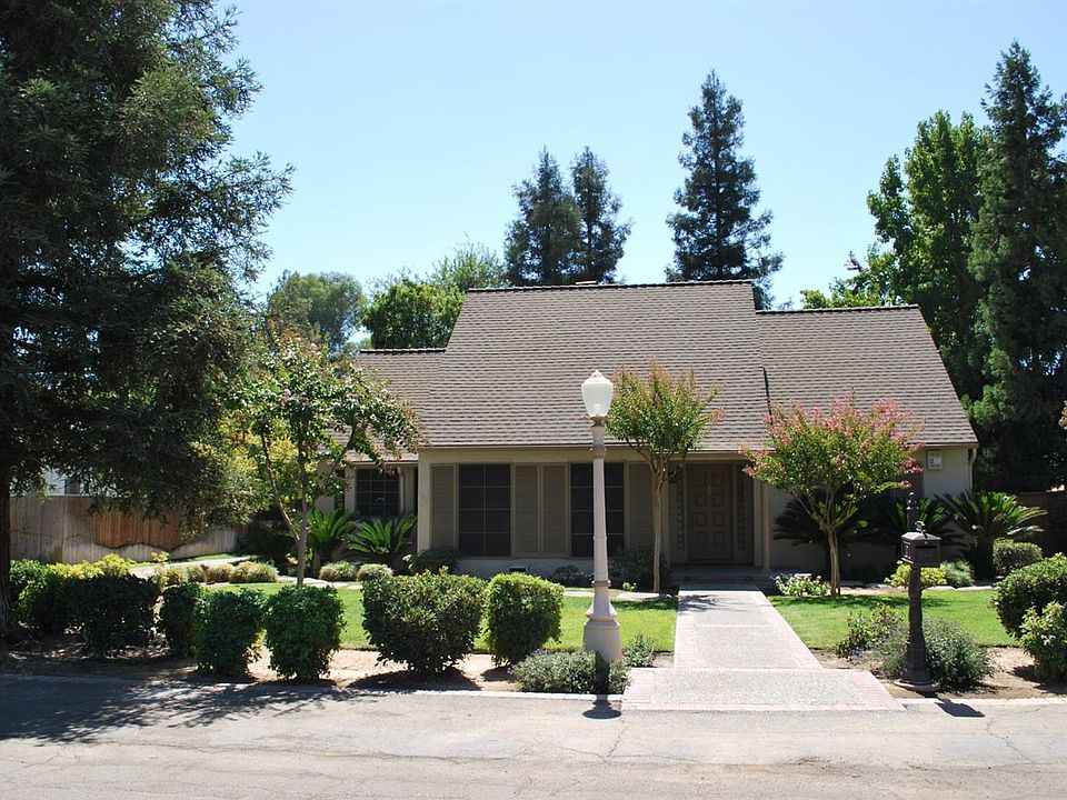 2nd image of 530 Circle Dr N