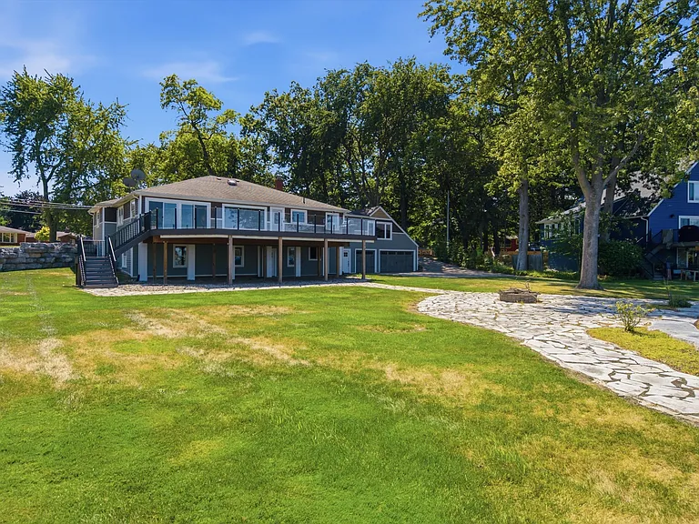 2200 S Long Lake Rd — Photo 30