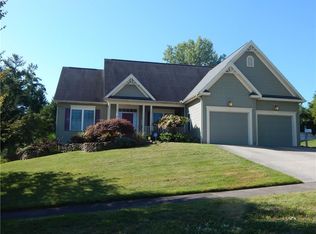 11 Cashmere Ct, Rochester, NY 14609