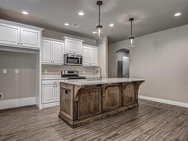 4525 Black Mesa Ln — Photo 3