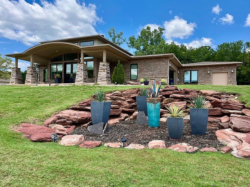 1st image of 2222 S Oak Trail Dr