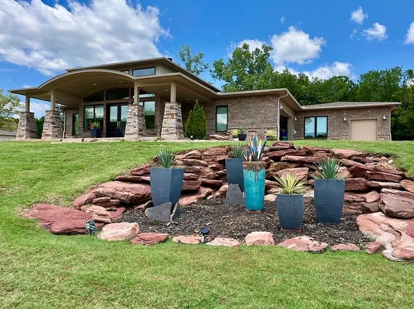 2222 S Oak Trail Dr, Stillwater, OK 74074