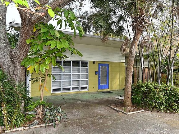 5th image of 328 Miami Ave W