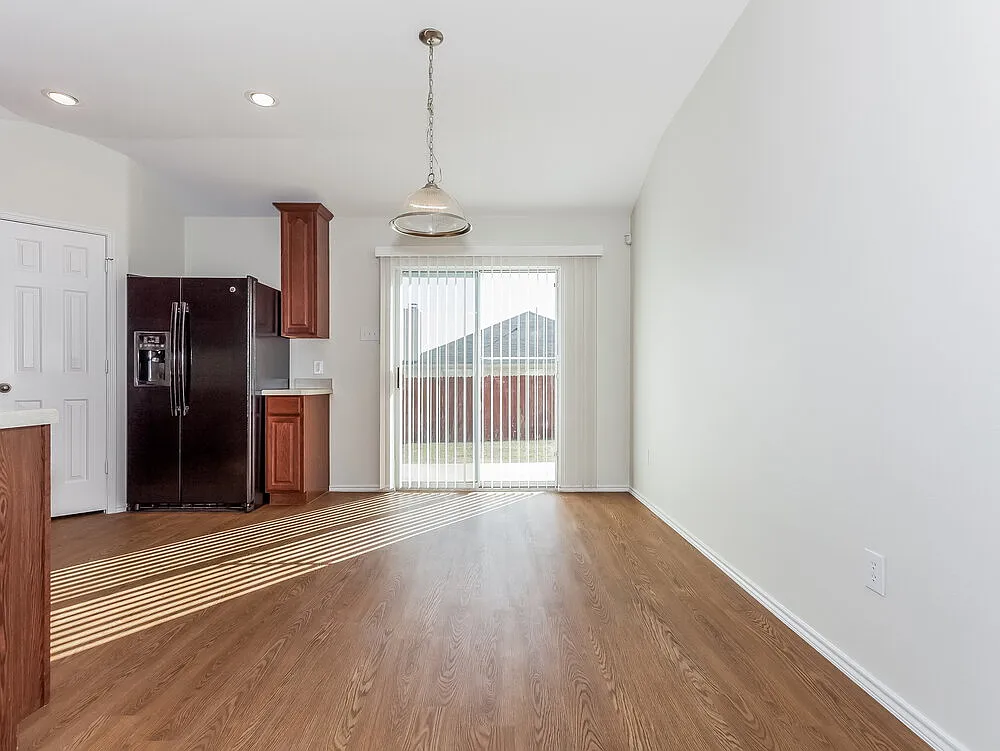 3 bed, 2.0 bath, 1556 sqft, $2,480 — Photo 4